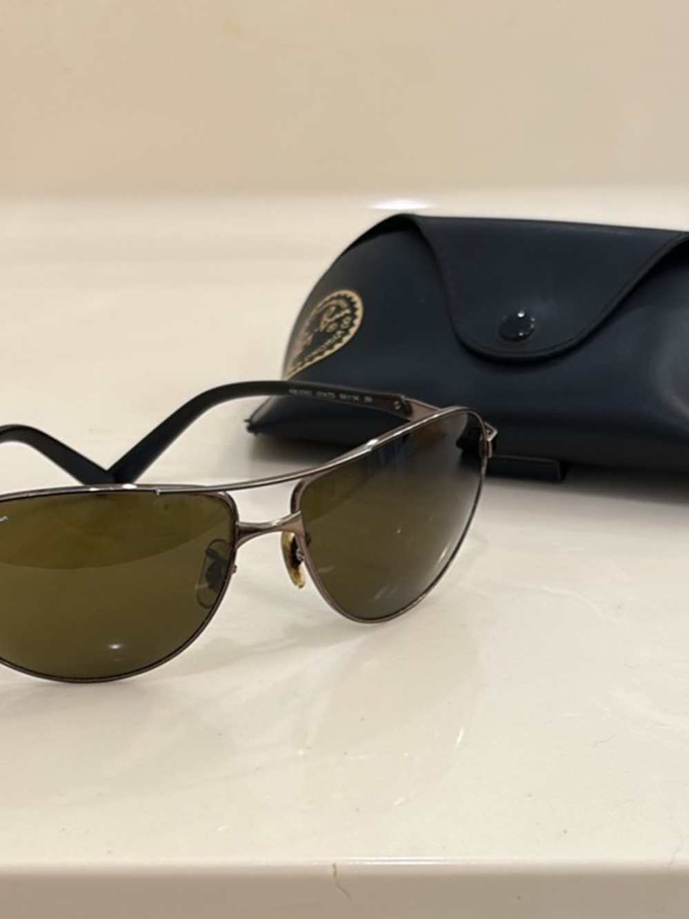 Ray-Ban Aviator Sunglasses with Black Case - Picture 5 of 5